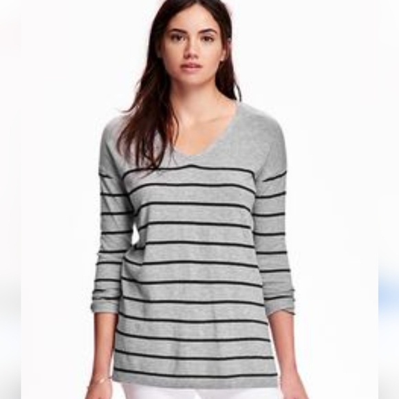 NWT Old Navy Women's Striped V-Neck Tunic Sweater Gray Black Soft size Small - Picture 1 of 10